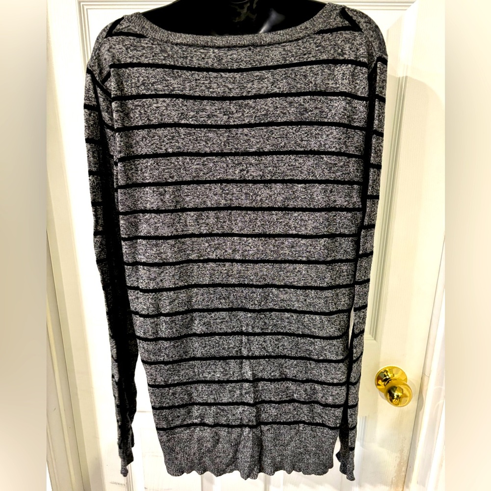Mossimo Sweater - Picture 2 of 3